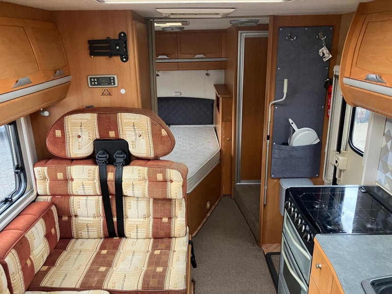 Lunar Fivestar Motorhome Fixed Bed 4 Berth 06’ Renault DCI 120 LWB