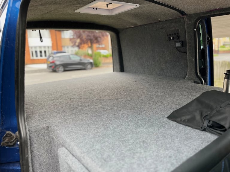  VW T5 CAMPERVAN RARE DOUBLE SIDE DOOR, REALLY GOOD CONDITION, MOT'D