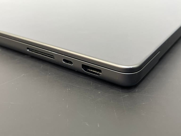 14'' Apple MacBook Pro Core M3 Pro 18GB Ram 512GB SSD Logic Pro 11 Ableton 12 Adobe 2025 OS TAHOE