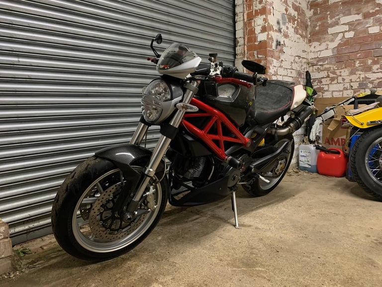 2010 Ducati M1100 MONSTER STREETFIGHTER STYLE CLASSIC MOTORCYCLE (LOW MILES)
