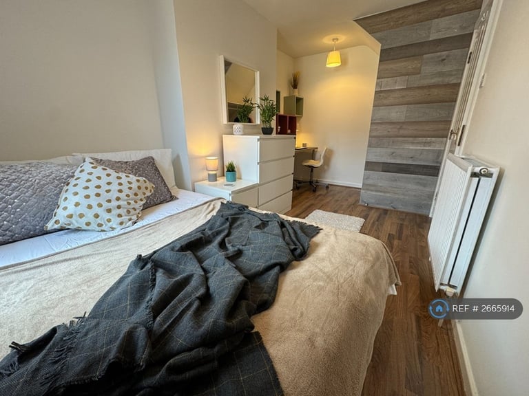 7 bedroom house in Stalbridge Avenue, Liverpool, L18 (7 bed) (#2665914)