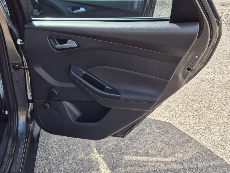 2015 Ford Focus 1.6 Zetec Powershift Euro 6 5dr HATCHBACK Petrol Automatic