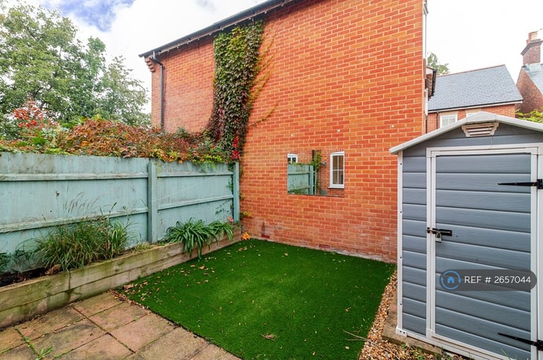 3 bedroom house in Saddlers Close, Fordingbridge, SP6 (3 bed) (#2657044)
