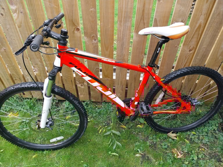 Fuji mens mountain bike 