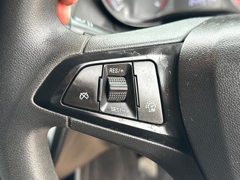 2016 Vauxhall Viva 1.0 SE 5dr [A/C] HATCHBACK PETROL Manual