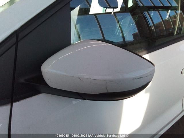 Volkswagen vw polo white breaking parts in stock 