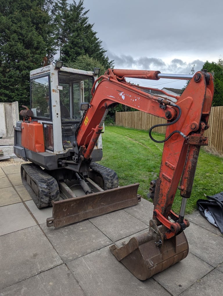 Kubota KX61 digger 2.6T rubber tracks with 3 buckets 