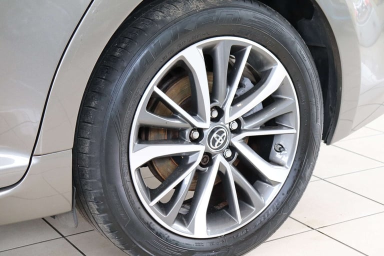 2017 Toyota Avensis 2.0 Avensis Business Edition+ D-4D 4dr Saloon Diesel Manual