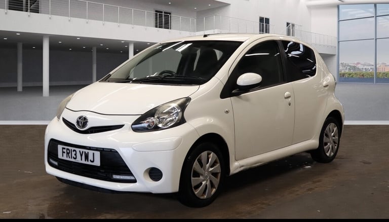 2013 Toyota AYGO 1.0 VVT-i Move with Style 5dr HATCHBACK Petrol Manual