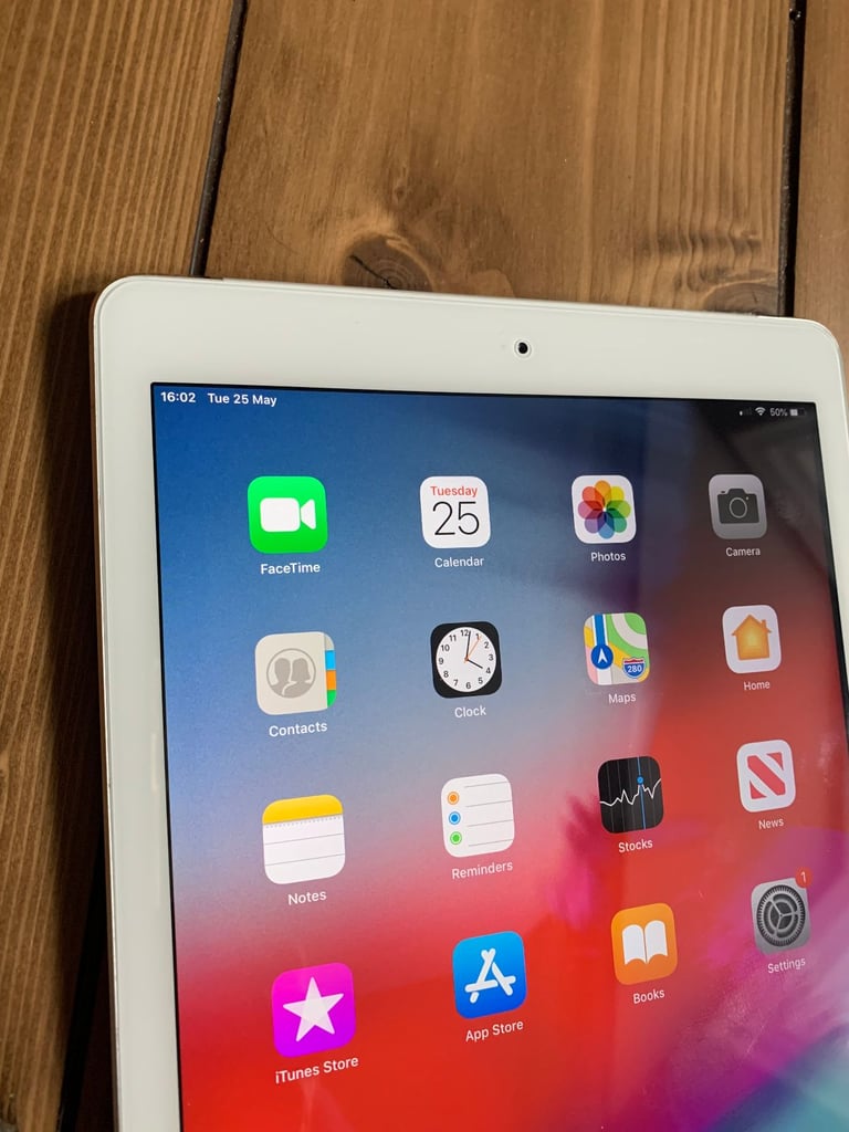 APPLE IPAD AIR 2 WIFI CELLULAR IOS15 - FREE new charger - Great condition - can deliver