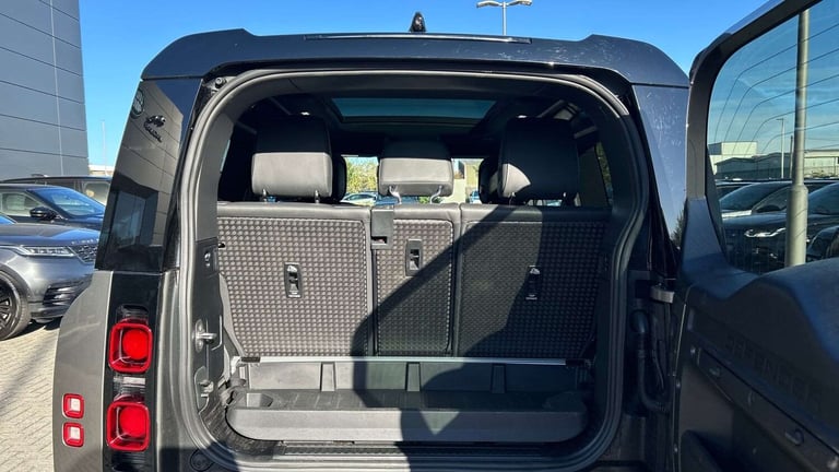 2024 Land Rover Defender 3.0 D250 X-Dynamic HSE 90 3dr Auto ESTATE DIESEL Automatic