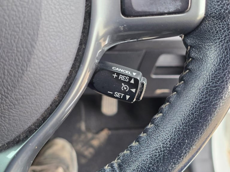 2016 Toyota Yaris 1.5 VVT-h Icon Hatchback 5dr Petrol Hybrid E-CVT Euro 6 (101 ps) Hatchback Hybr...