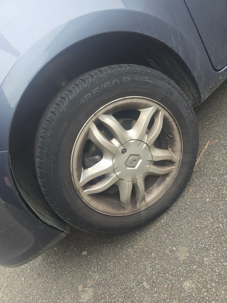 Renault Clio 1.2i petrol 12 months mot ulez free