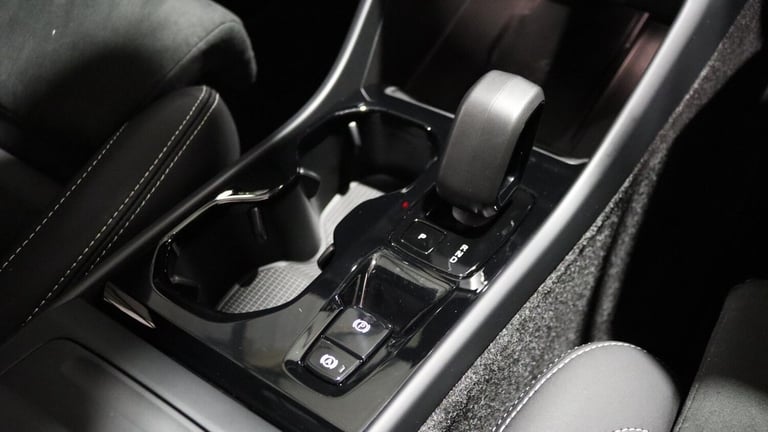 2025 Volvo XC40 B4 (P) Ultra Black Edition (Sunroof, Harman Kardon, 360 Camera) ESTATE Petrol/Ele...