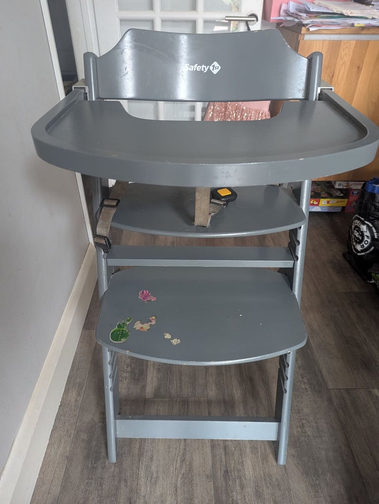 Safety 1st Wood Highchair 