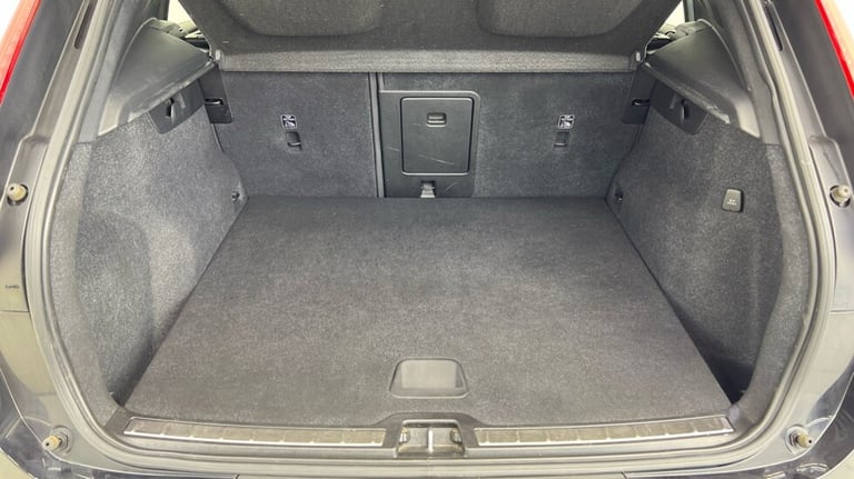 2021 Volvo XC40 Inscription, B4 mild hybrid (Rear Camera,  Black Leather Interior) Estate Petrol ...
