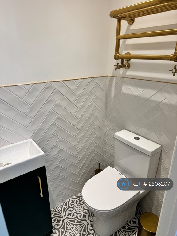 6 bedroom house in Upper Chapel Street, Halstead, CO9 (6 bed) (#2508207)