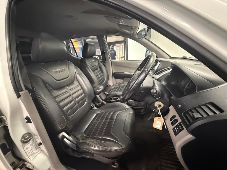 2012 Mitsubishi L200 2.5 DI-D Barbarian Black 4WD Euro 5 4dr (LB) PICK UP Diesel Manual