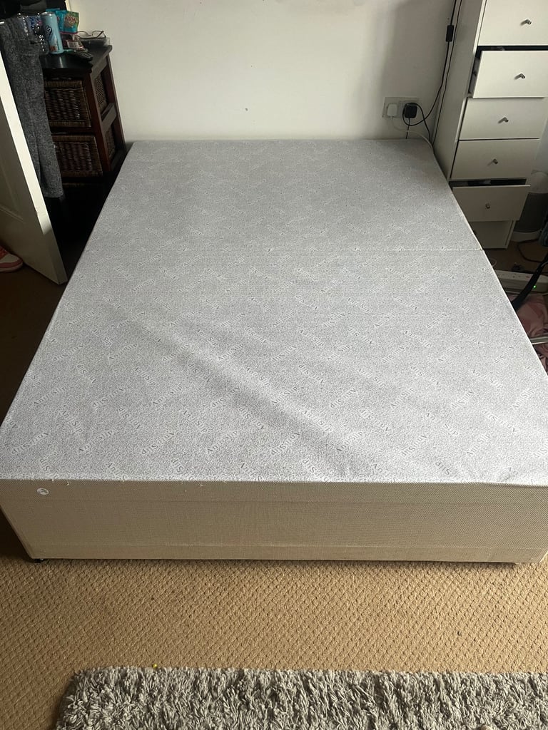 Double bed base 