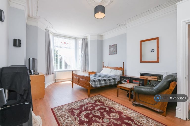 1 bedroom flat in Merthyr Road, Pontypridd, CF37 (1 bed) (#2653820)