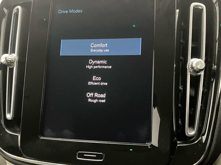 2020 Volvo XC40 2.0 B4P Inscription Pro 5dr Auto Estate Automatic