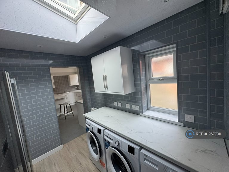 7 bedroom house in Garmoyle Road, Liverpool, L15 (7 bed) (#2677911)