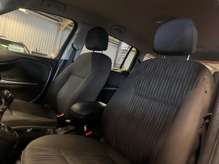 2014 Vauxhall Zafira Tourer 2.0 CDTi Exclusiv MPV 5dr Diesel Manual Euro 5 (130 ps) MPV Diesel Ma...