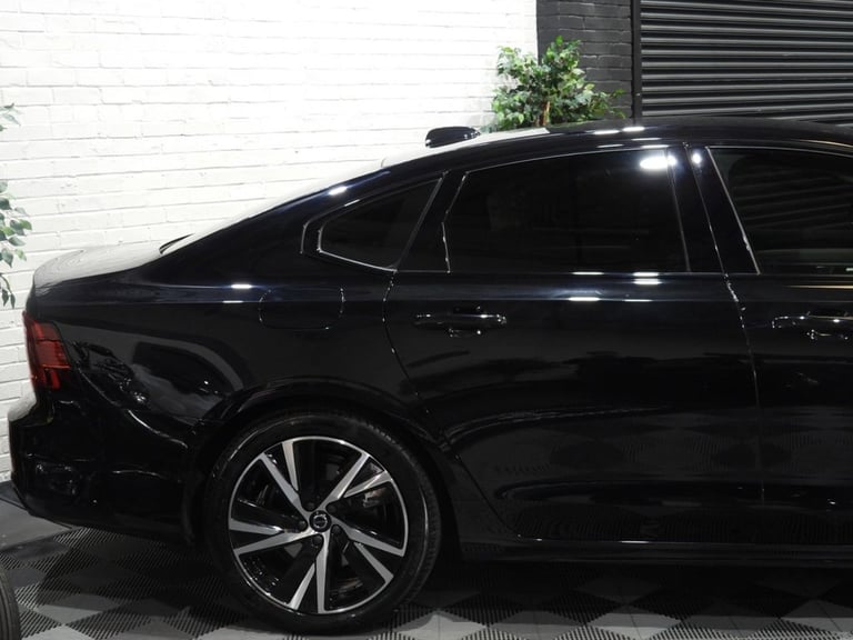 2023 73 VOLVO S90 2.0H T8 RECHARGE 18.8KWH PLUS SALOON 4DR PETROL PLUG-IN HYBRID