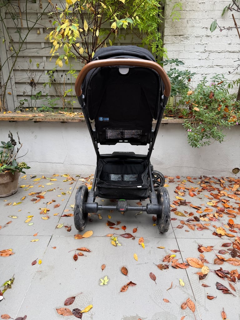 Nuna Mixx Next pram and carry cot RRP £1000