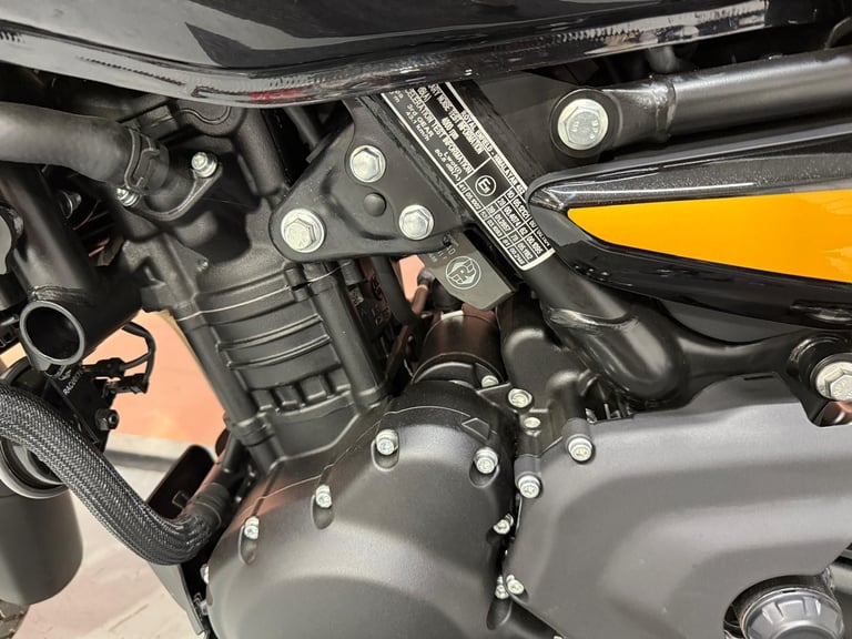 Royal Enfield HIMALAYAN 452
