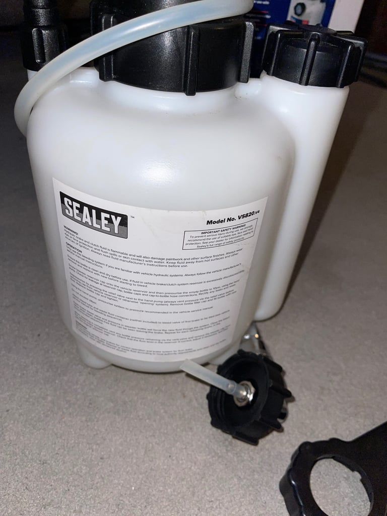 Sealey 2.5L BRAKE & CLUTCH BLEEDING SYSTEM