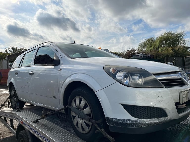 Vauxhall Astra H estate 1.7 cdti 2010 white BREAKING FOR PARTS 