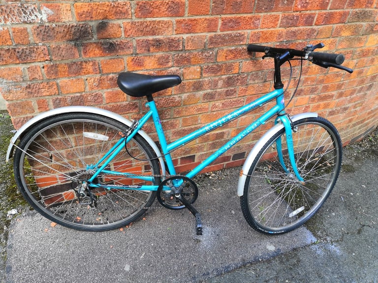 ladies apollo riviera bike 700 wheels