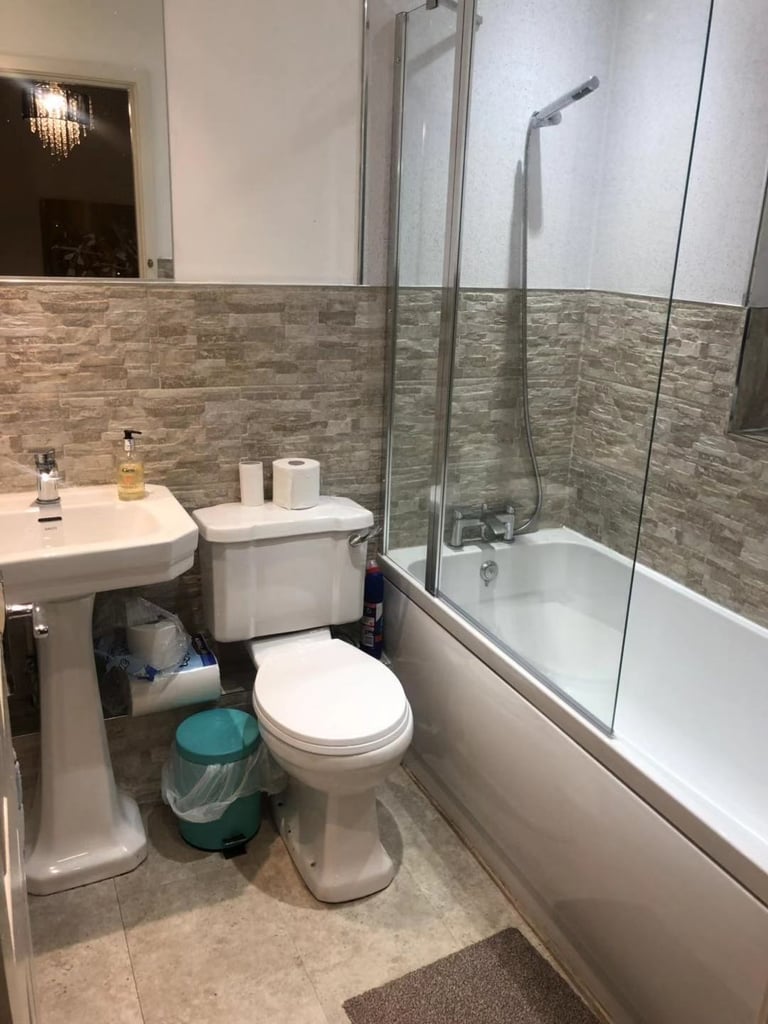M9 Blackley Wallbrook Drive Spare room to rent 
