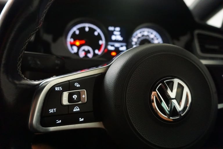2017 Volkswagen Golf 2.0 TDI R-Line Hatchback 5dr Diesel Manual Euro 6-BLUETOOTH-ADAPTIVE CRUISE ...