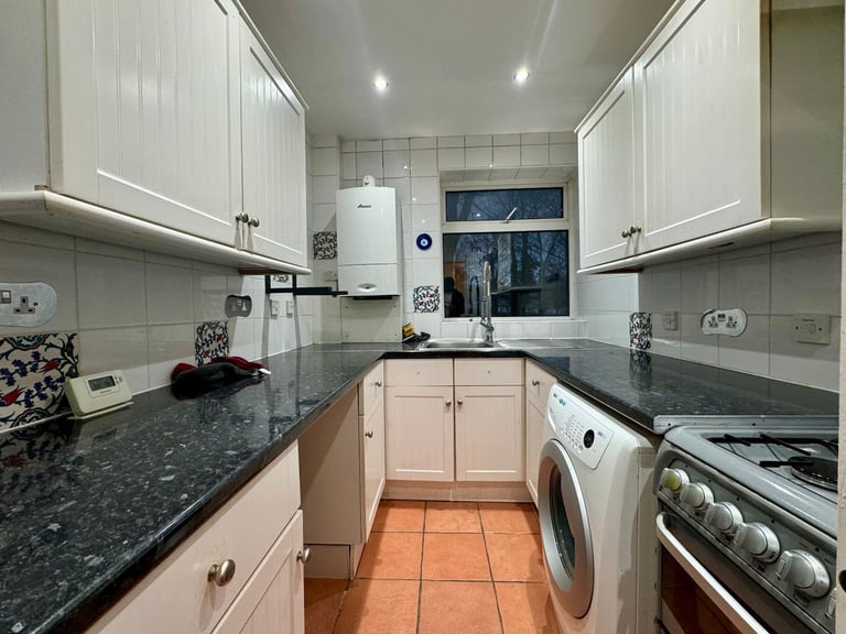 Split Level 3 Bed Plus Study Room 2 Bath Garage and Parking NO Garden - Winston Cour Harrow HA3 