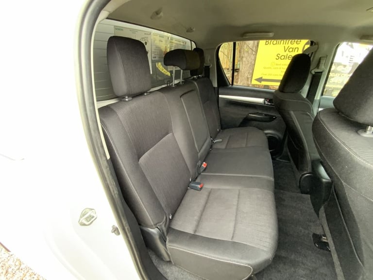 2021 Toyota Hilux 2.4 D-4D Invincible Pickup Double Cab 4dr Diesel Manual 4WD Euro 6 (s/s) (1 PIC...