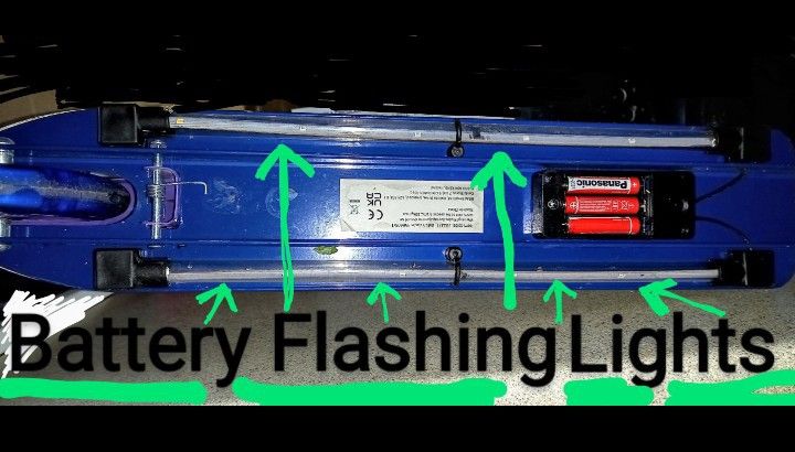 SCOOTER WITH STROBE LIGHTS