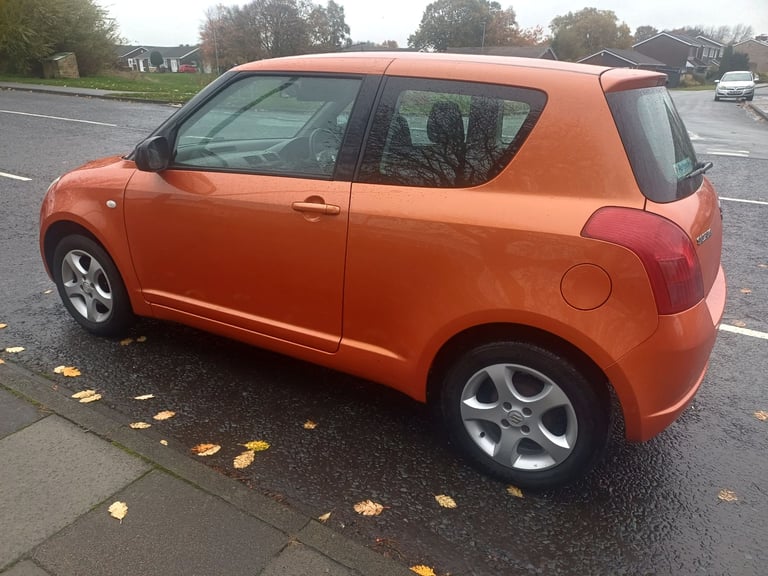 SUZUKI SWIFT 1.3 GL VERY LOW MILES BEAUTIFUL CONDITION 2 KEYS SERVICE HISTORY