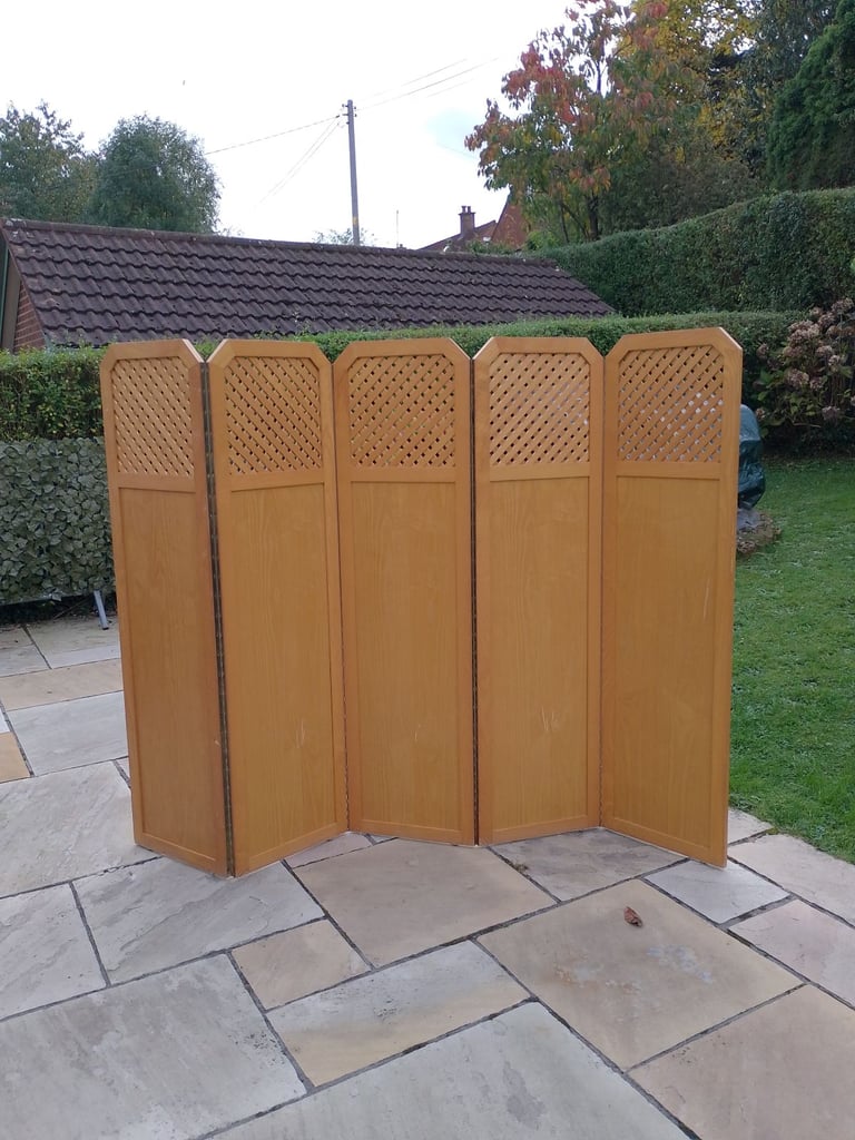 Wooden privacy screen room divider
