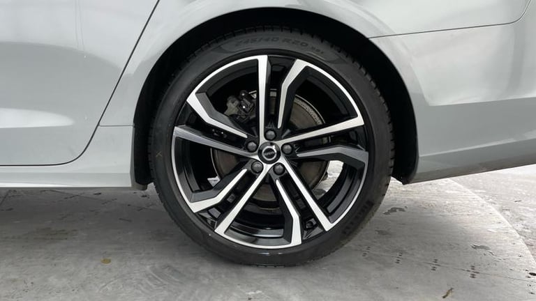 2024 Volvo V90 Ultra T8 AWD Plug-in hybrid Electric/Petrol Dark Automatic Estate Petrol Automatic