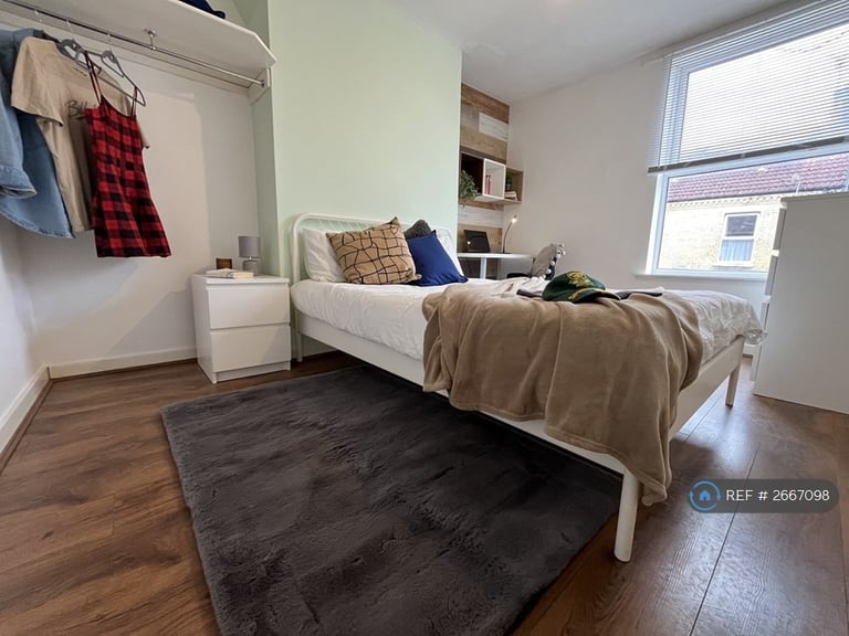 7 bedroom house in Garmoyle Road, Liverpool, L15 (7 bed) (#2667098)