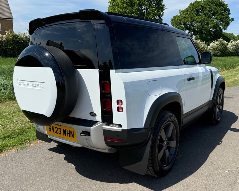 2023 Land Rover Defender 90 3.0 D250 MHEV Hard Top Fuji White - 14,825 Miles 