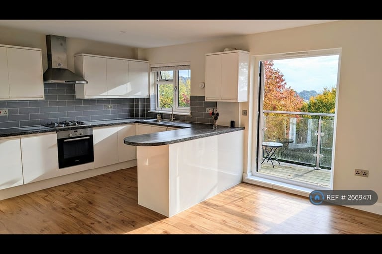 2 bedroom flat in Windwood, Redhill, RH1 (2 bed) (#2669471)