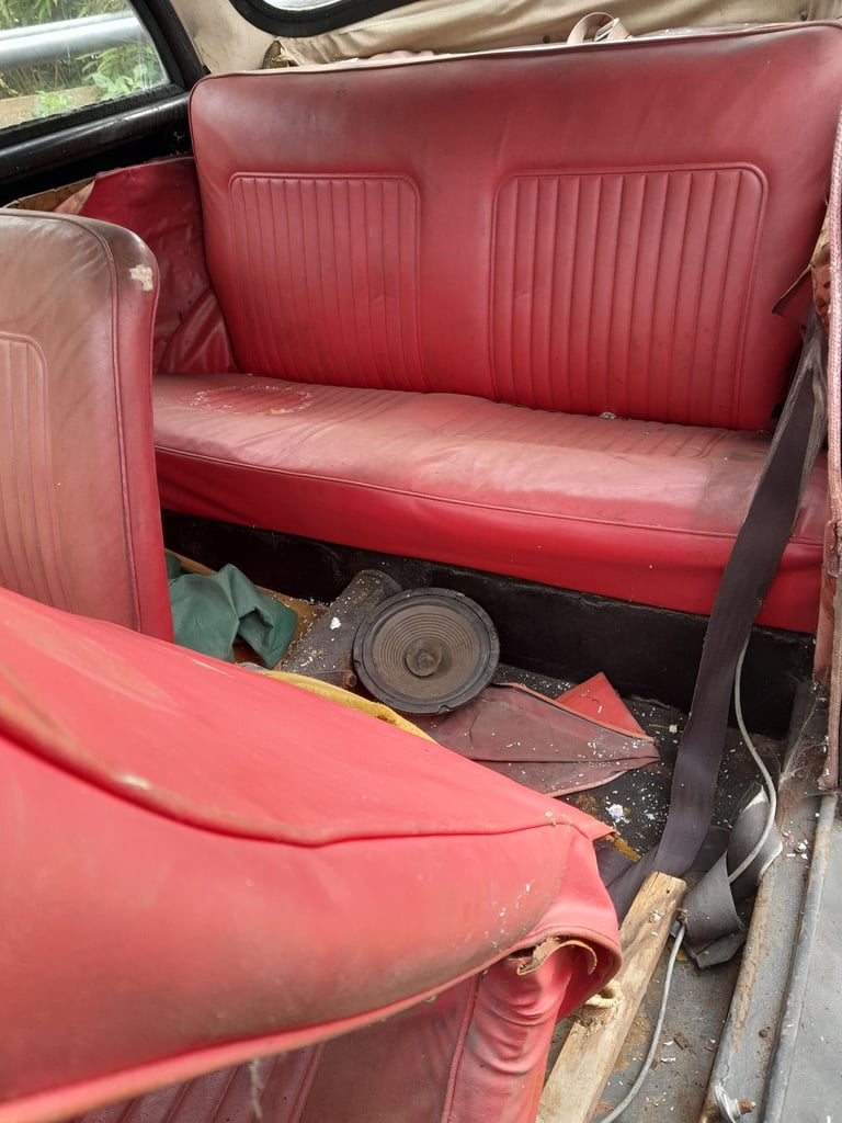 1967 Morris Minor. Black and Leather Red interior