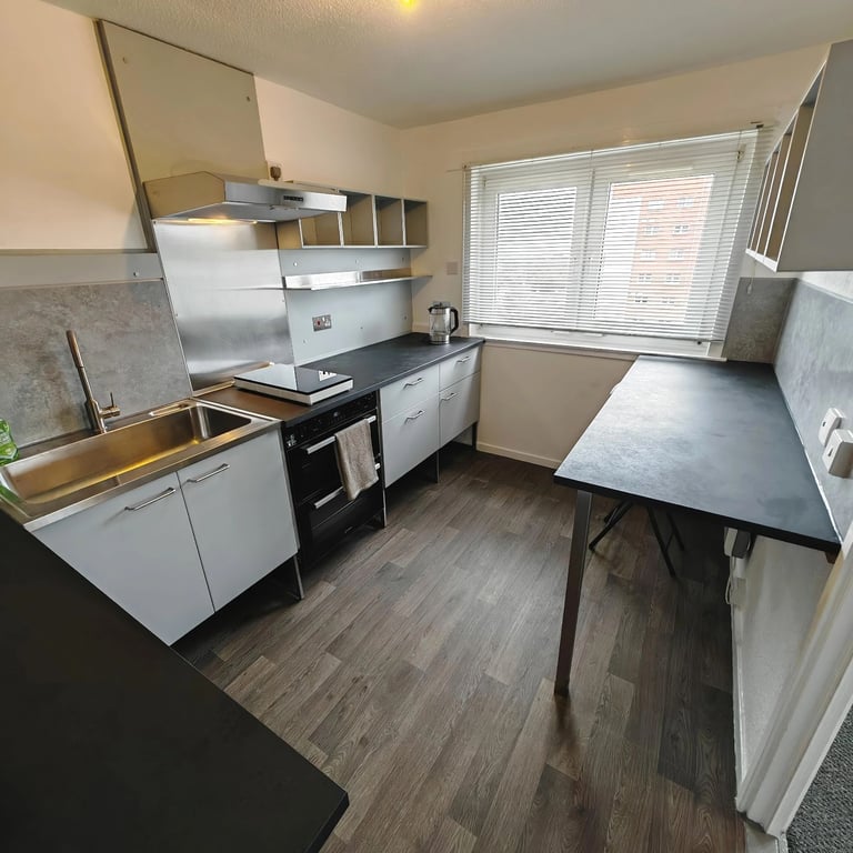 * Available to Rent - DUMBARTON - 2-BED FLAT - UNFURNISHED *