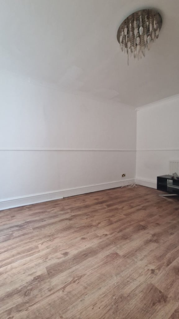 A Large 6 bedrooms, decent property for rent in Gillingham 