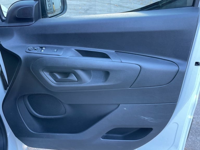 2020 Vauxhall Combo 2300 1.5 Turbo D 100ps H1 Sportive Van PANEL VAN DIESEL Manual