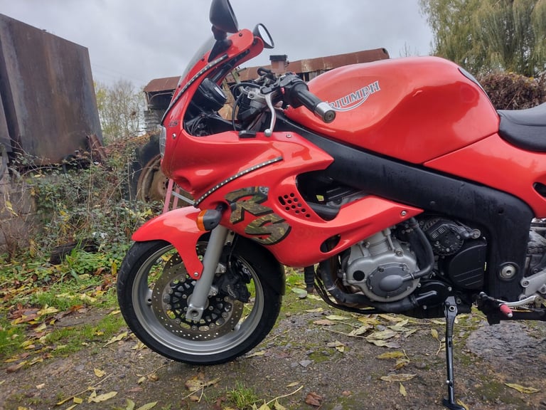 2001 Y. Triumph Sprint RS 955i Sprint RS. ORANGE. 22K, NEW MOT VGC. 3 KEYS. HEATED GRIPS.