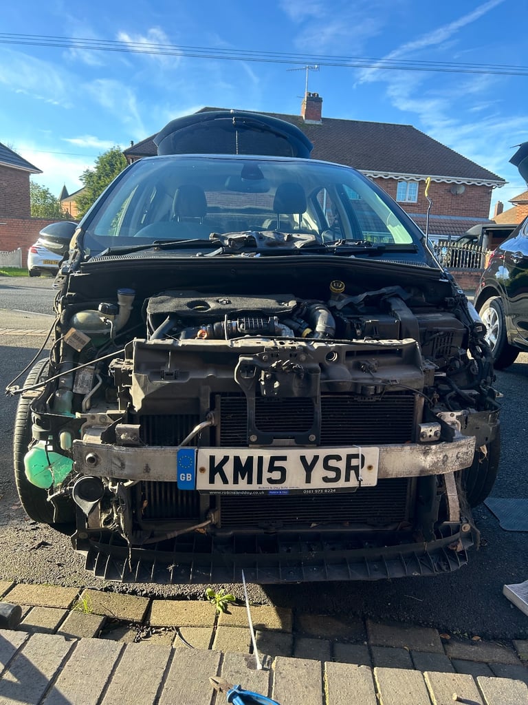 Peugeot, 208, Hatchback, 2015, Manual, 1560 (cc), 5 doors